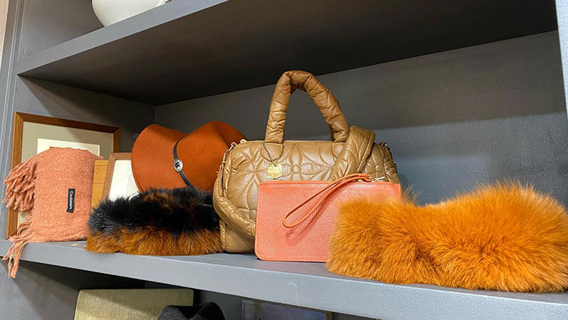 Complementos de mujer en Please Gijón